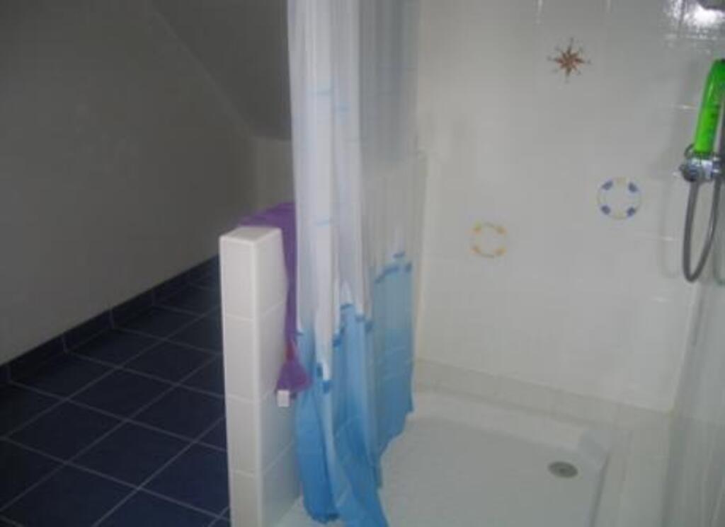 An other view of the bathroom, the shower.