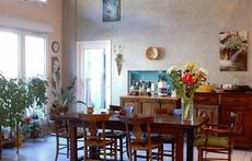 Vaste séjour côté repas donnant sur la grande terrasse de 50 m2