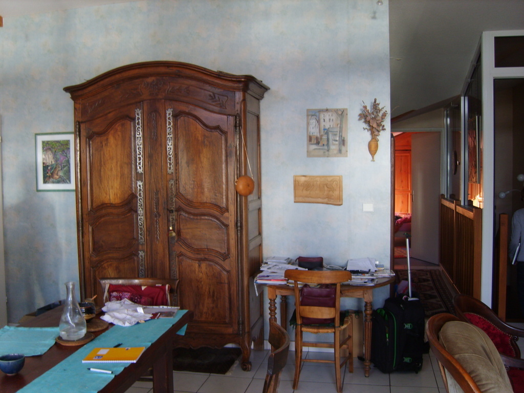 Séjour et couloir vers chambre