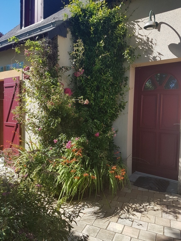 The main entrance with the main entrance door.