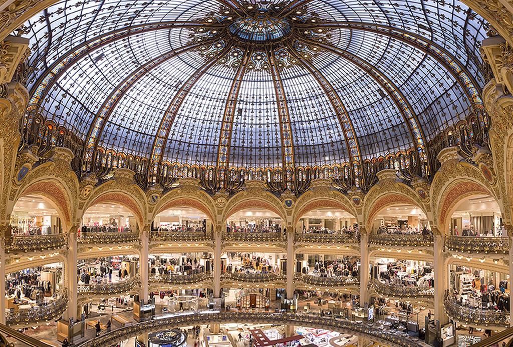 The Printemps, 15mn from the apartment