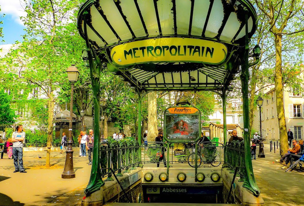The metro Abbesses, 2mn from the apartment