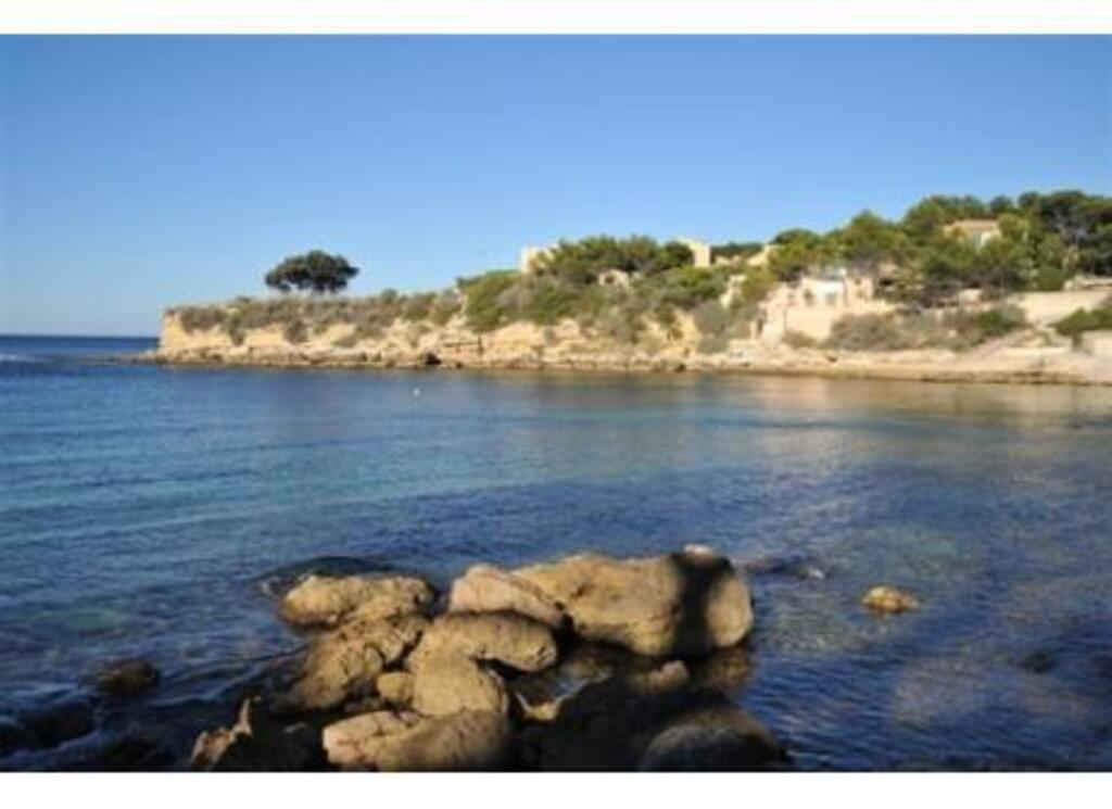 View from the other side of the calanque