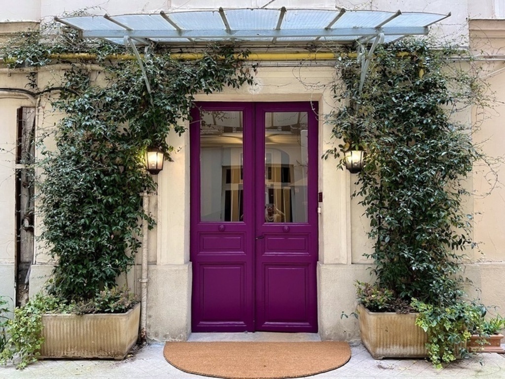 Entrance of the building 5bis Chaptal 