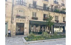 Main entrance of the building 5bis-7