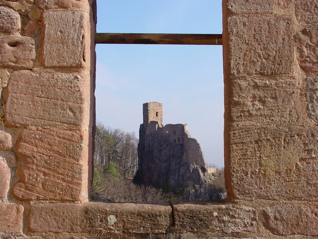 300 old castle_www.chateauxfortsalsace.com 