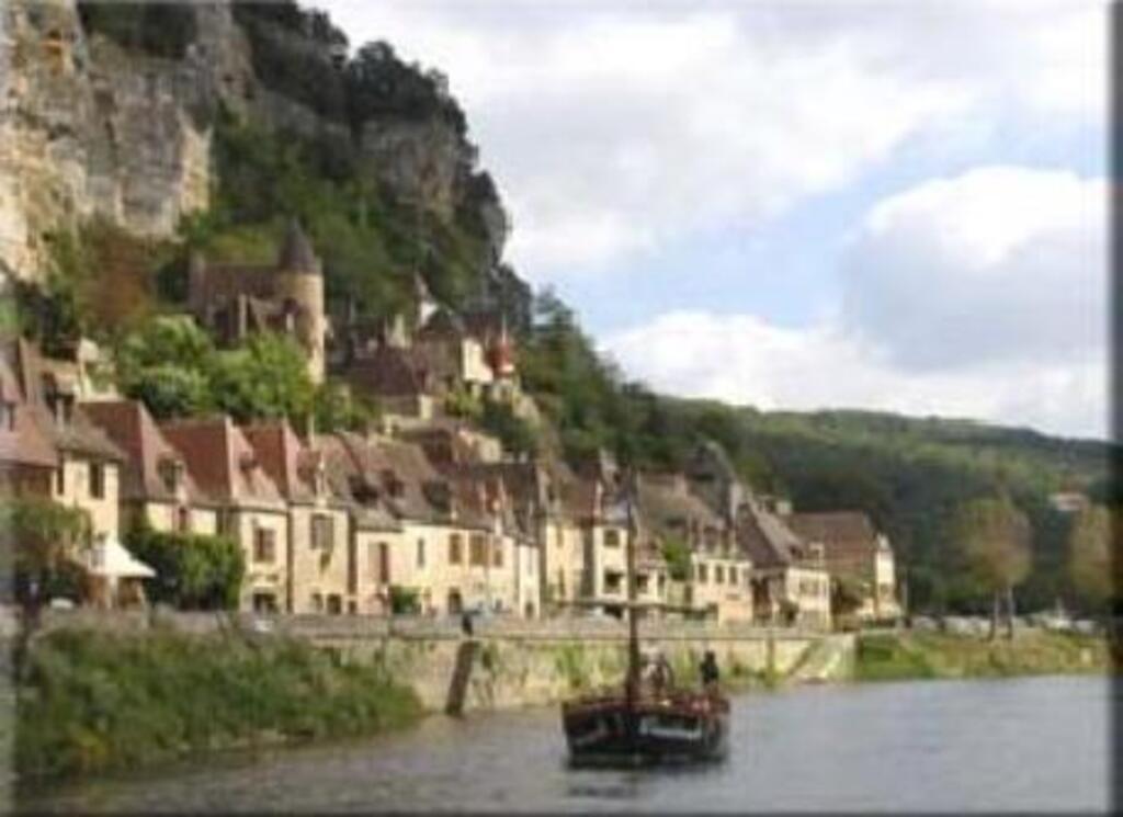 Gabares à Beynac sur la Dordogne.