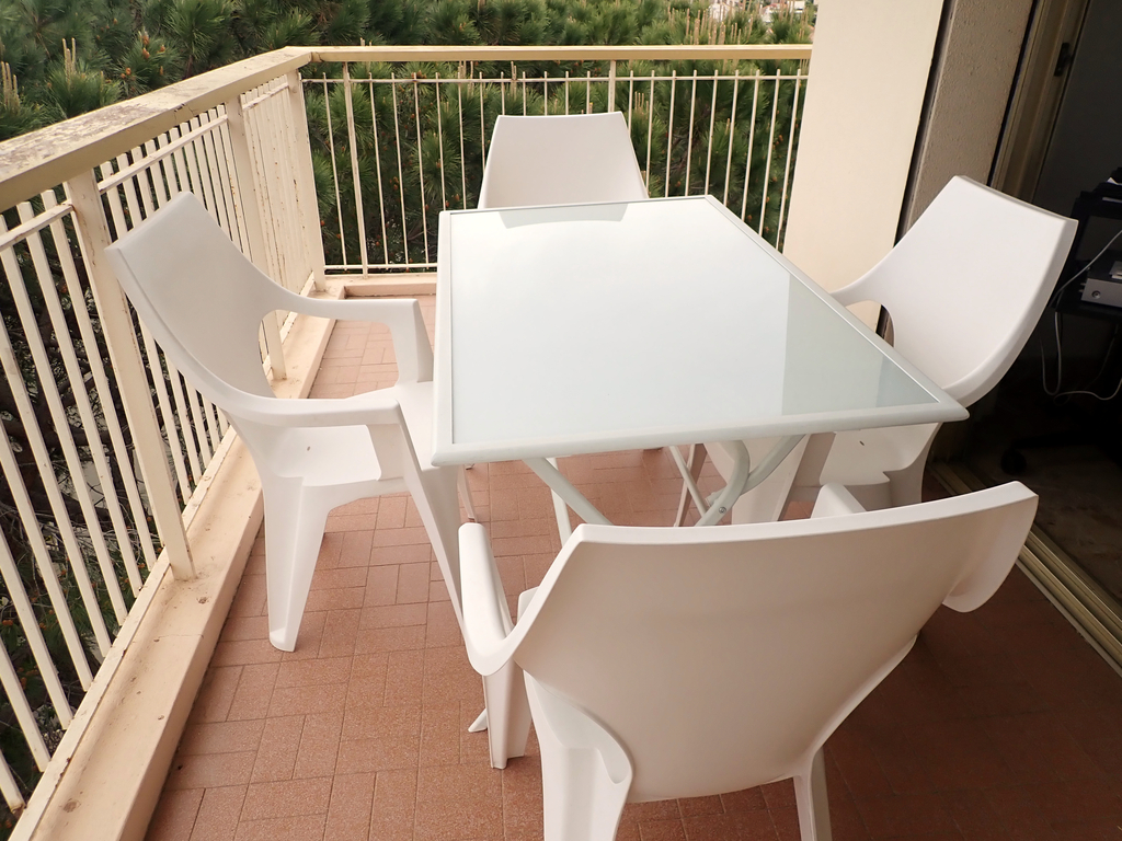 Le balcon- The balcony