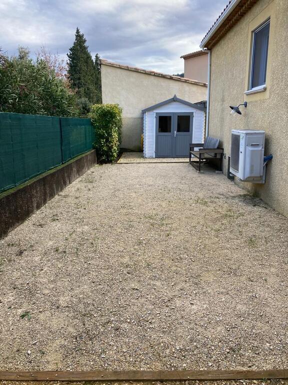 Pétanque strip at the back of the house