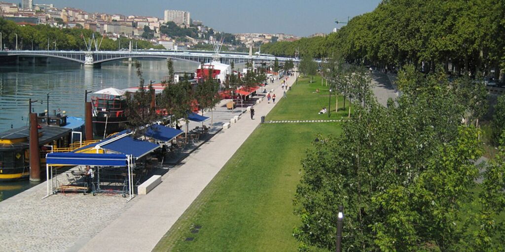 Péniches sur le Rhone