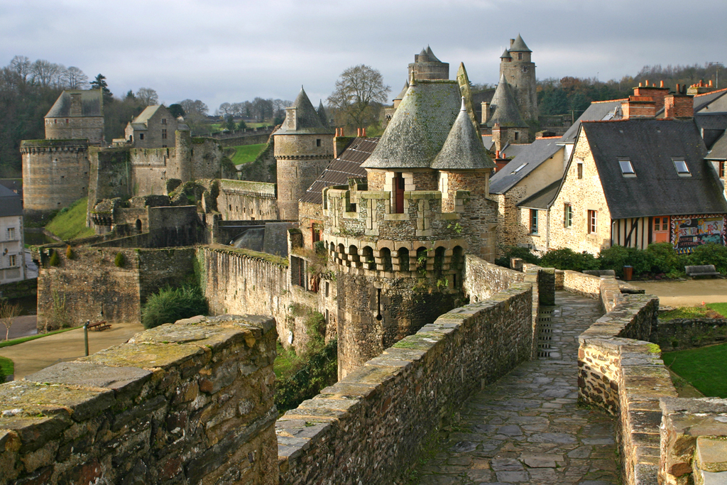 Fougères : son château et ses remparts (35 min en voiture)
