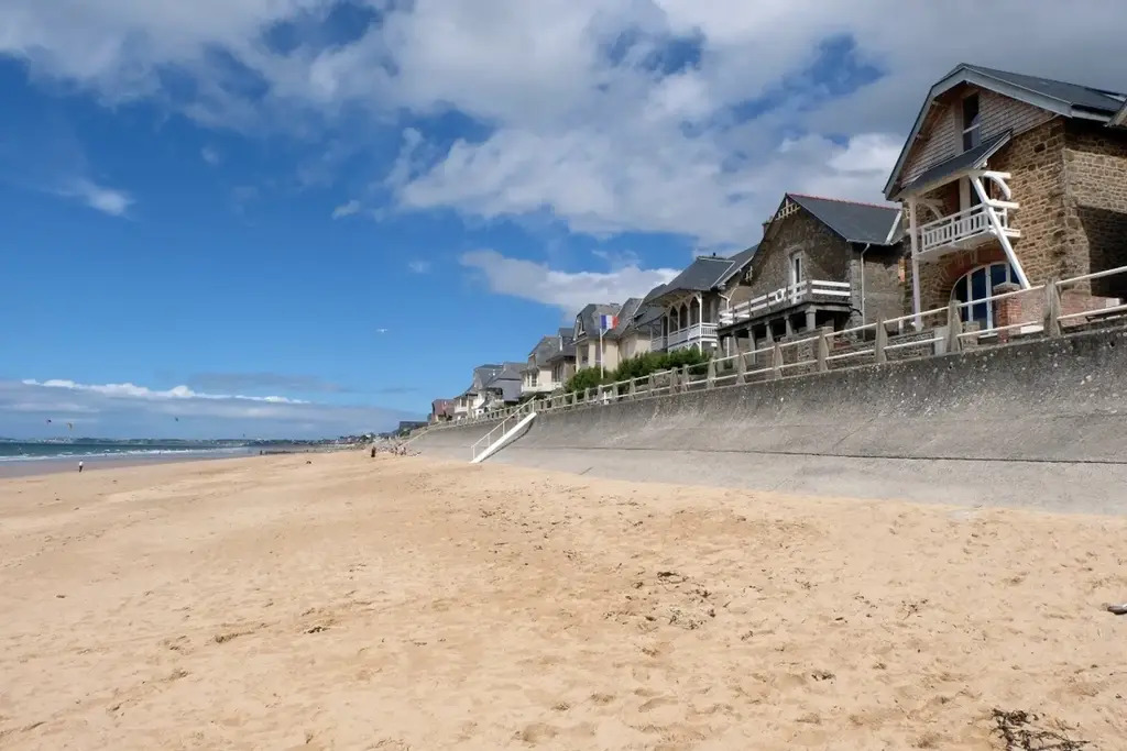 Carolles, petite plage familiale à 1h15 en voiture