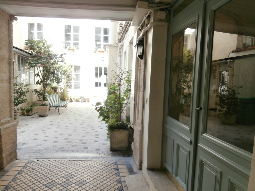 Porch, courtyard and entrance of the stairway