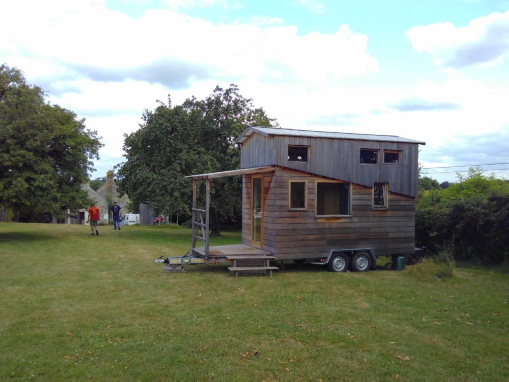 If non-simultaneous our tiny-house: 1 bedroom for 2 people to Domfront-En-Poiraie (1h from Caen). Possible to rent it.