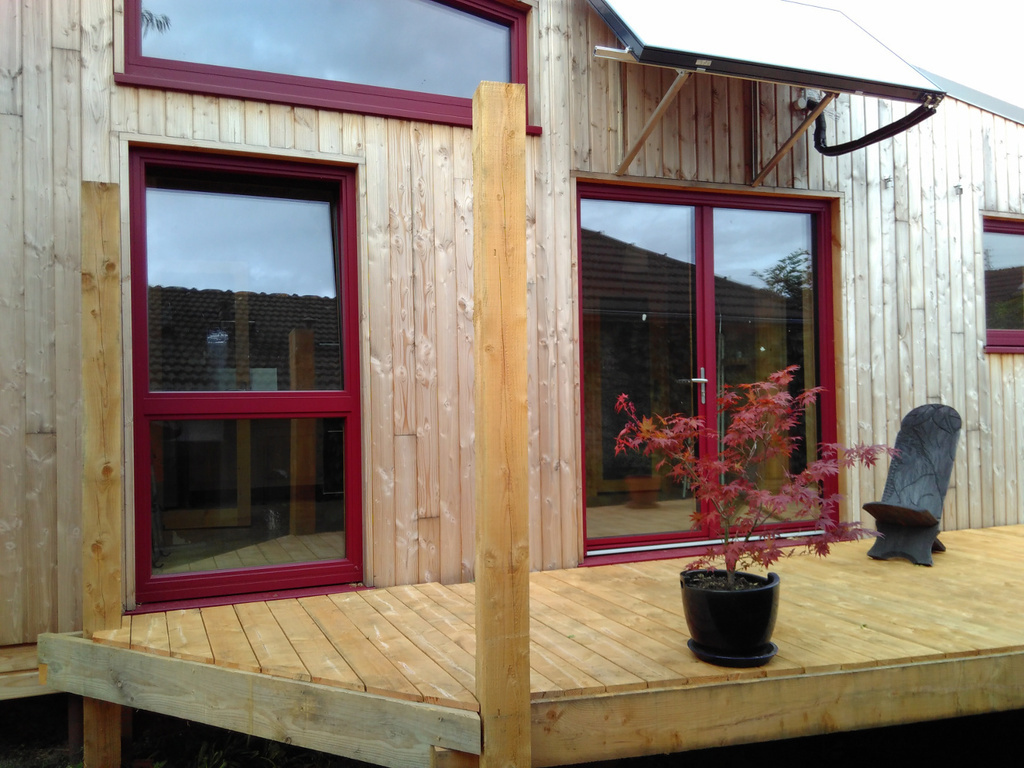 If non-simultaneous (new extension of the house): 2 bedrooms +1 shower +1 kitchen +1 terrace. Possible to rent it 