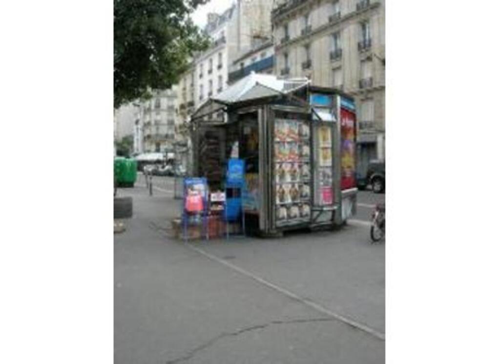 In the street: "rue Lecourbe"