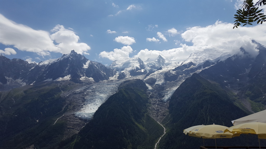 Le massif du Mont-Blanc. The Mont-Blanc massif. 