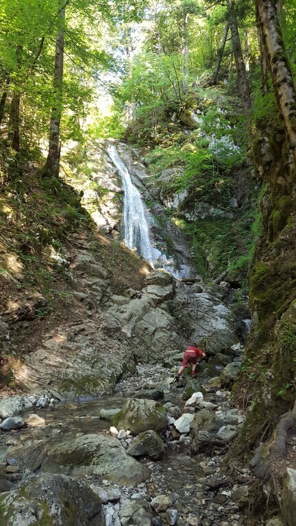 Circuit des cascades, balade accessible à pied depuis la maison. Waterfall within a short walk from the house. 