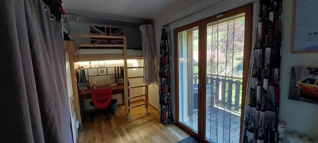 Baptiste's bedroom. Chambre de Baptiste. 