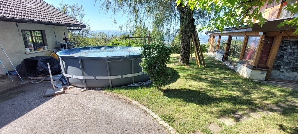 The pool. Piscine. 