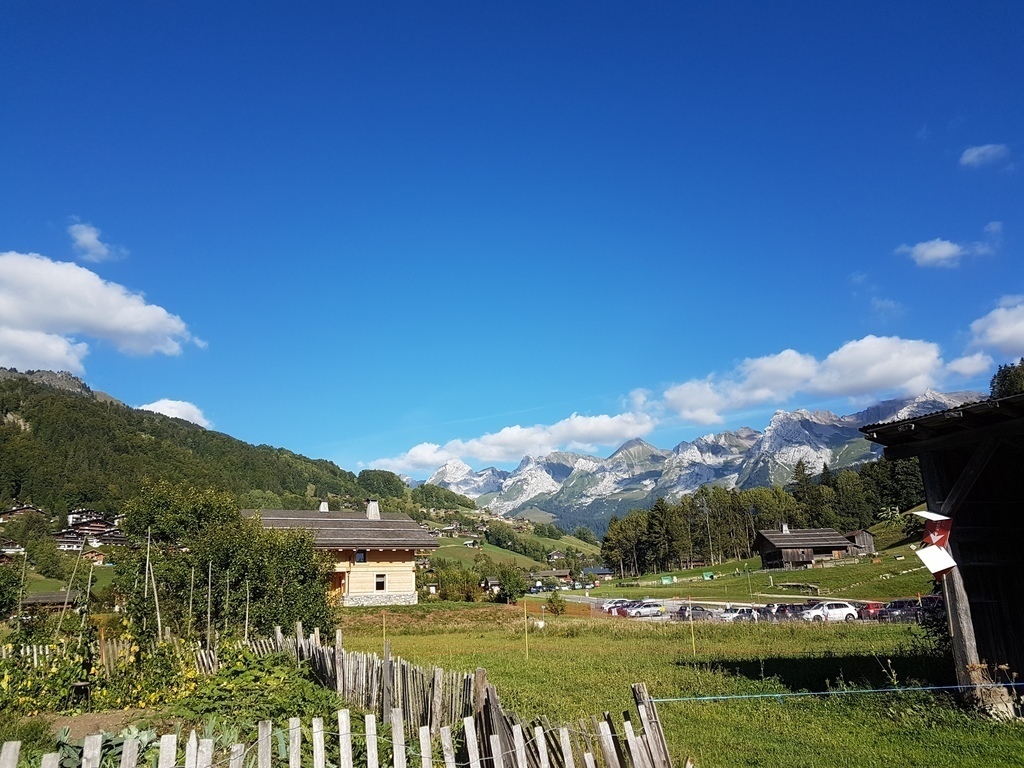 Chaîne des Aravis au Grand-Bornand. The Aravis moutains from Le Grand Bornand. 