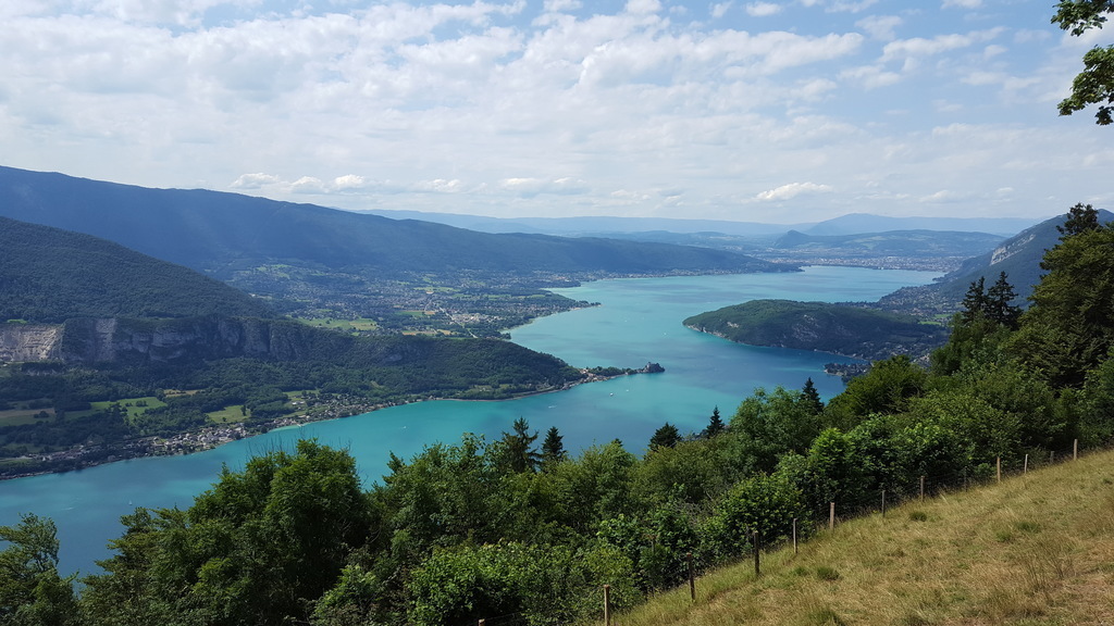 Lac d'Annecy depuis le col de la Forclaz. The Lake Annecy seen from the Forclaz moutain. 