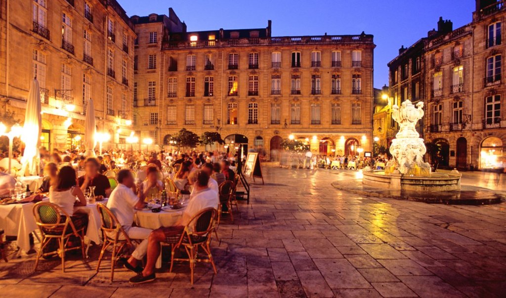 Dinner by night in Bordeaux