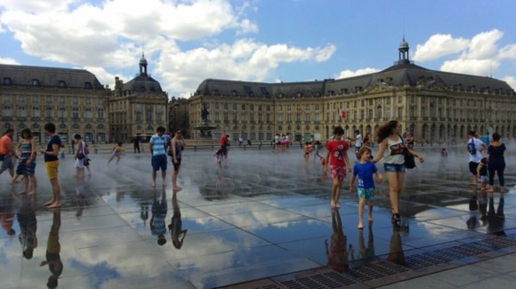 Bordeaux - Water mirror