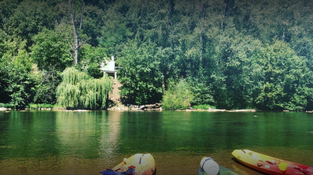 Enjoying canoe-kayak on the river Tarn, near Avalats village 