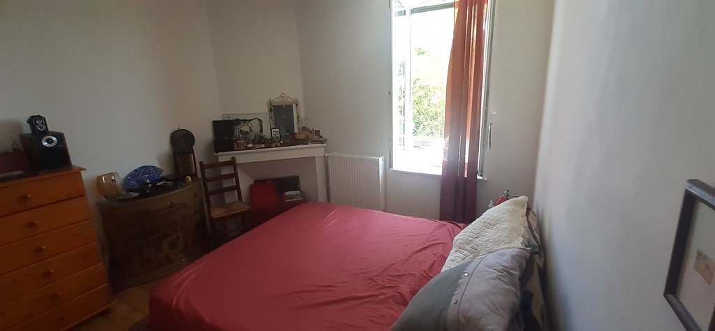 Bedroom - Queensize bed