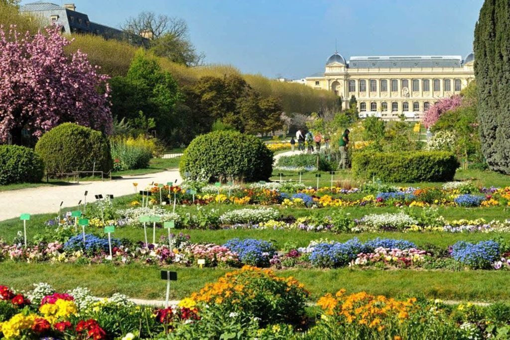 Paris botanical garden, 2 stops away