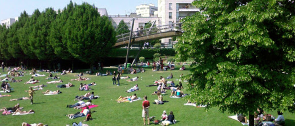 nice park to picnic, 10' walk