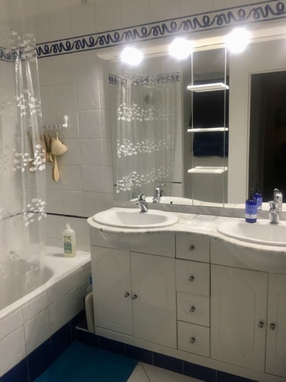 Main bathroom