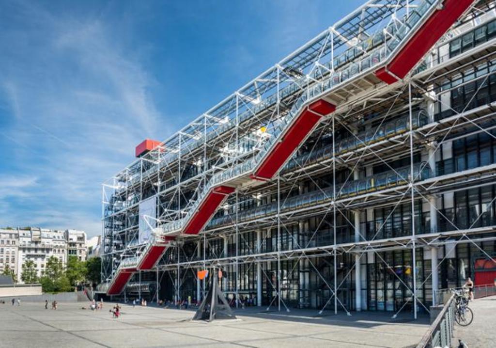 Beaubourg museum, 5 stops away