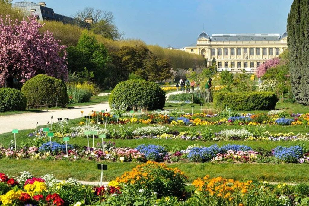 Paris botanical garden, 2 stops away