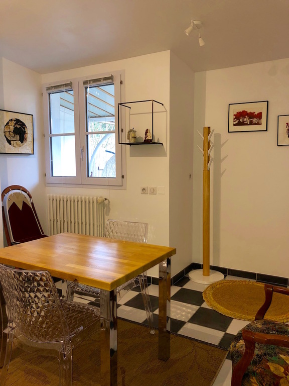 Independent room in the garden with convertible sofa