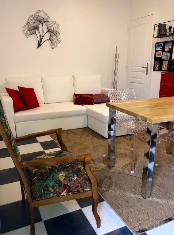 Independent room in the garden with convertible sofa