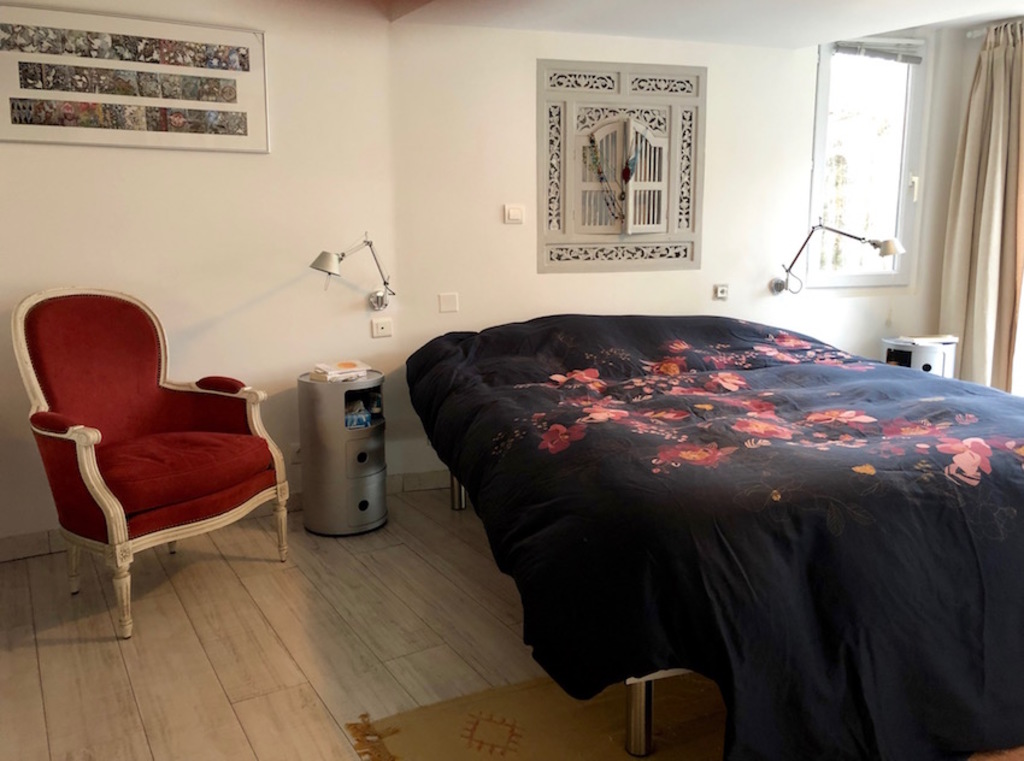 Main bedroom (king size bed)