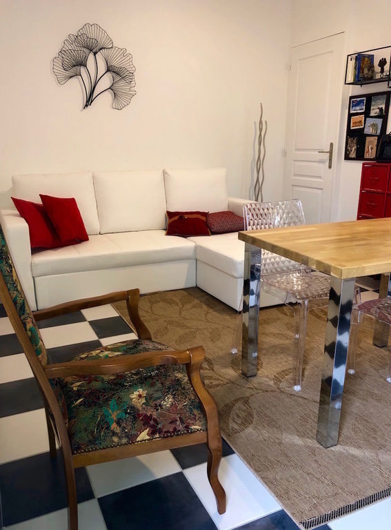 Independent room in the garden with convertible sofa