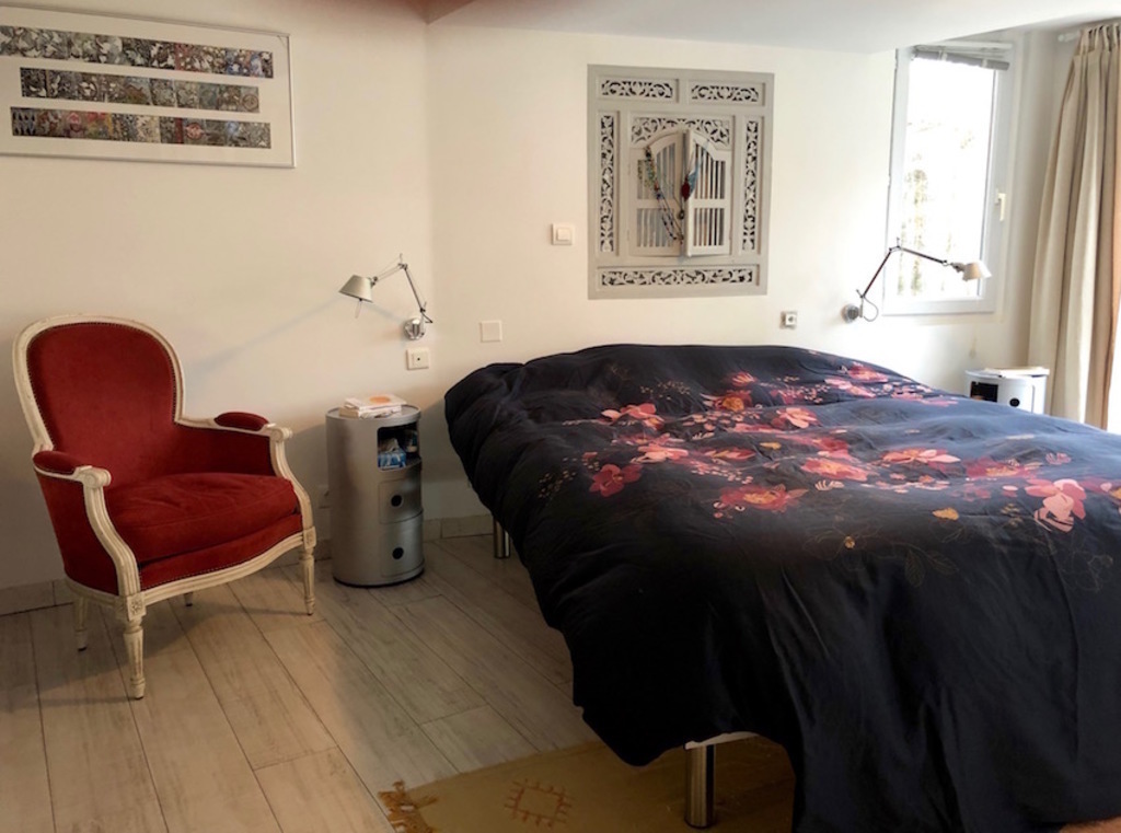 Main bedroom (king size bed)