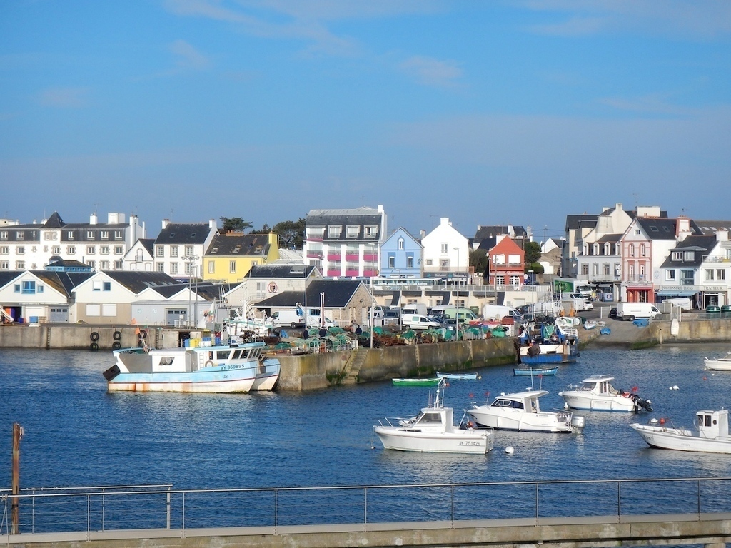Belle-Ile is one of the most beautiful islands in South Britanny (< 3 hrs from LB, boat cruise included)