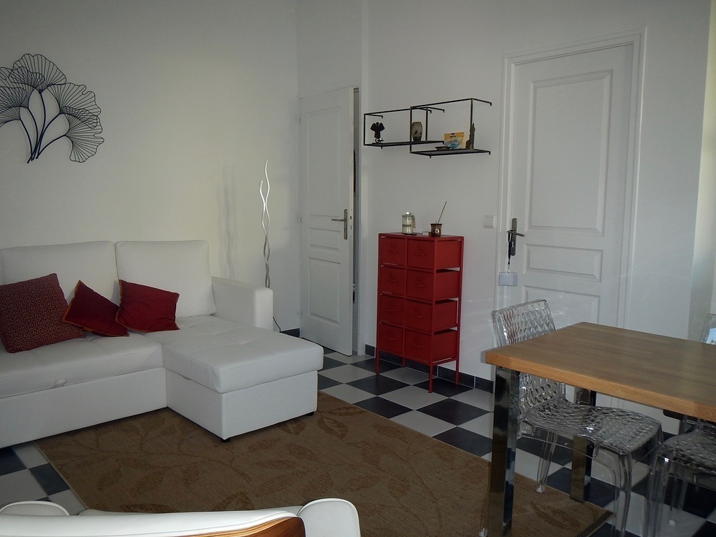 Independent room in the garden with convertible sofa