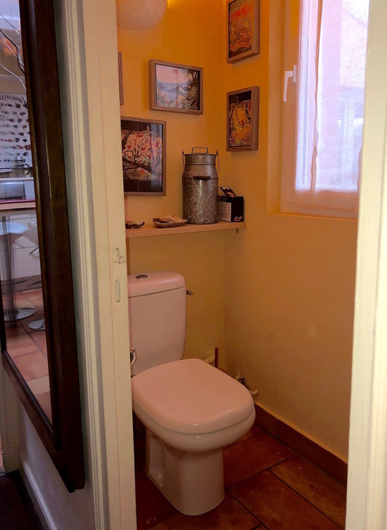 Independent rest room