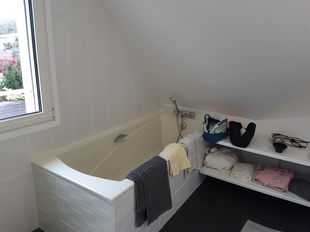 Children' s bathroom