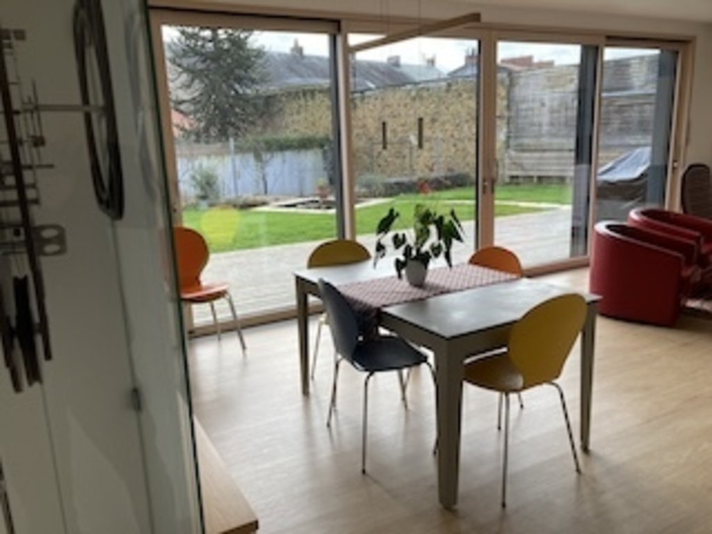 salla à manger , vue sur jardin