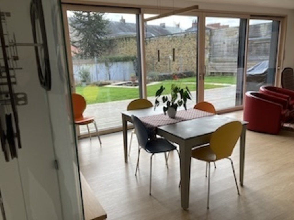 salla à manger , vue sur jardin
