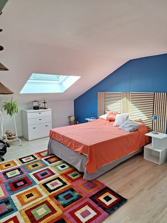 Third bedroom (upstairs)