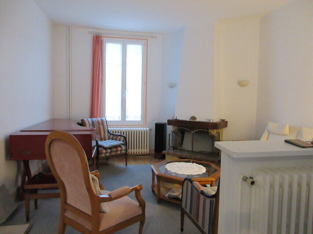 Salon sur la rue avec clavecin