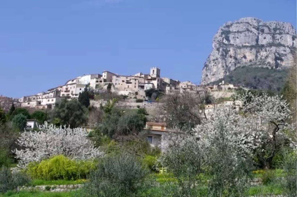 Le village de Saint Jeannet et son baou