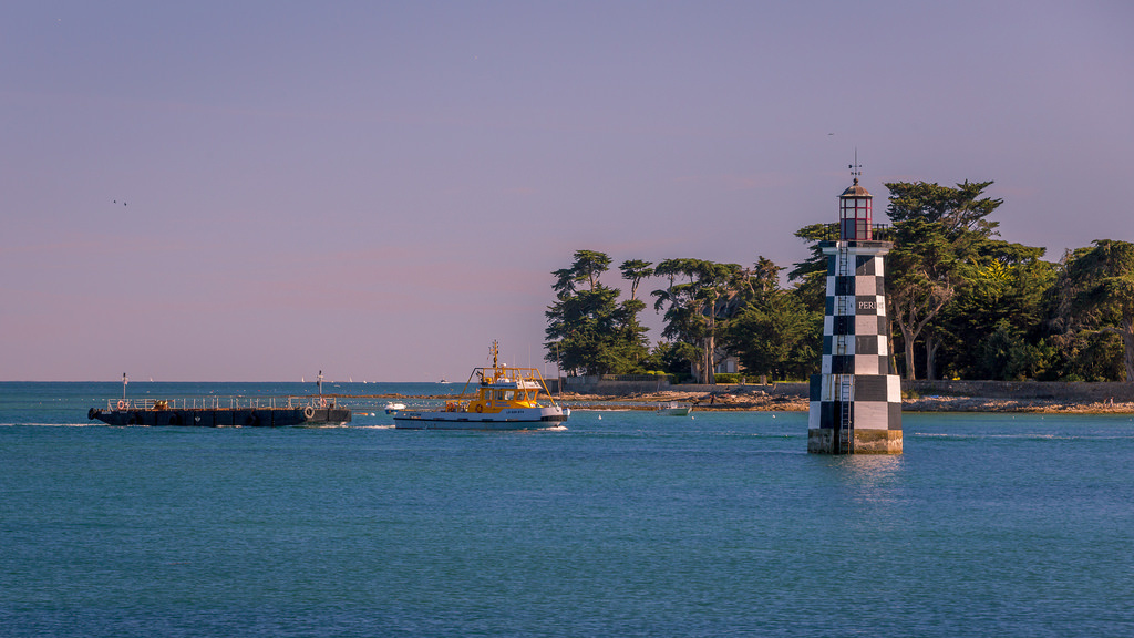Lighthouse La Perdrix, between L'Ile Tudy and Loctudy